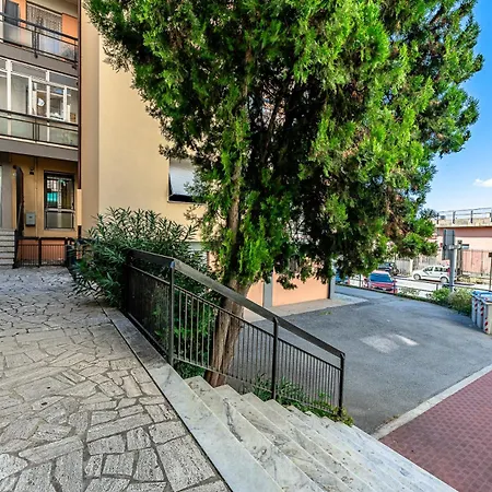 Dual - Spiagge 600m - Terminal Crociere 3 Kilometri סאבונה